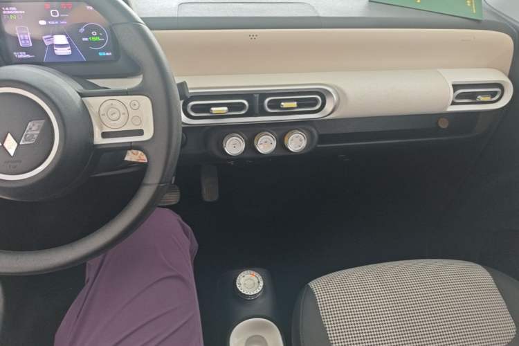 Used Wuling Hongguang MINIEV 2024 3rd Generation 215km Youth Edition Audio And AC Panel