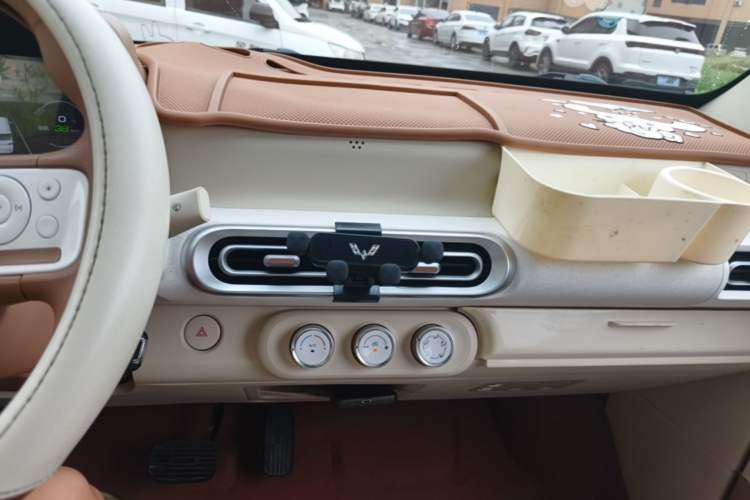 Used Wuling Hongguang MINIEV 2024 3rd Generation 215km Youth Edition Audio And AC Panel