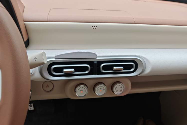 Used Wuling Hongguang MINIEV 2024 3rd Generation 215km Youth Edition Audio And AC Panel
