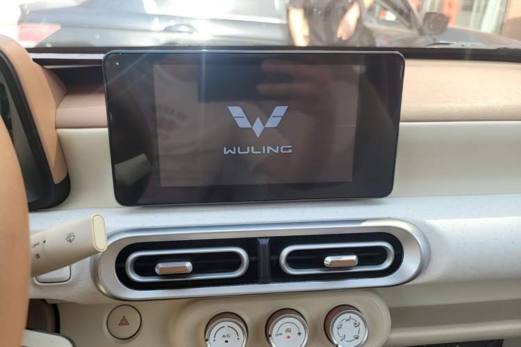 Used Wuling Hongguang MINIEV 2024 3rd Generation 215km Advanced Version Audio And AC Panel