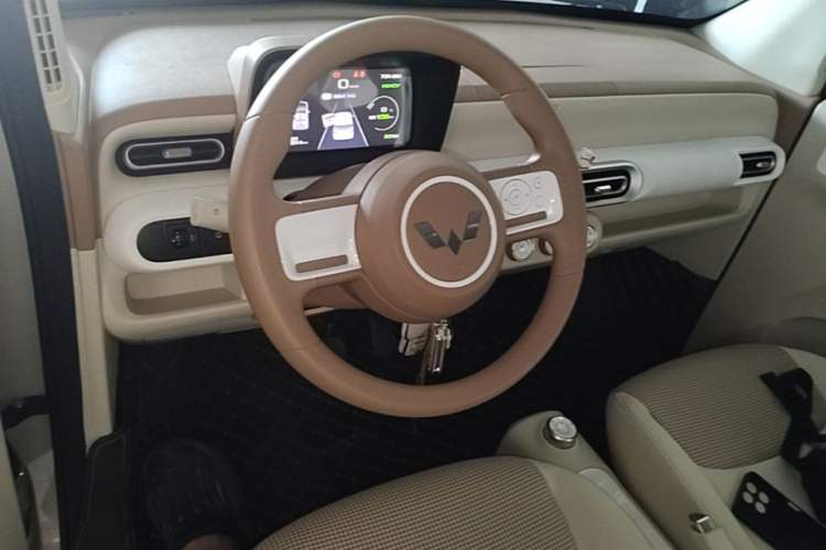 Used Wuling Hongguang MINIEV 2024 3rd Generation 215km Youth Edition Audio And AC Panel