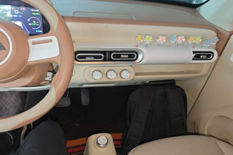 Used Wuling Hongguang MINIEV 2024 3rd Generation 215km Youth Edition Audio And AC Panel