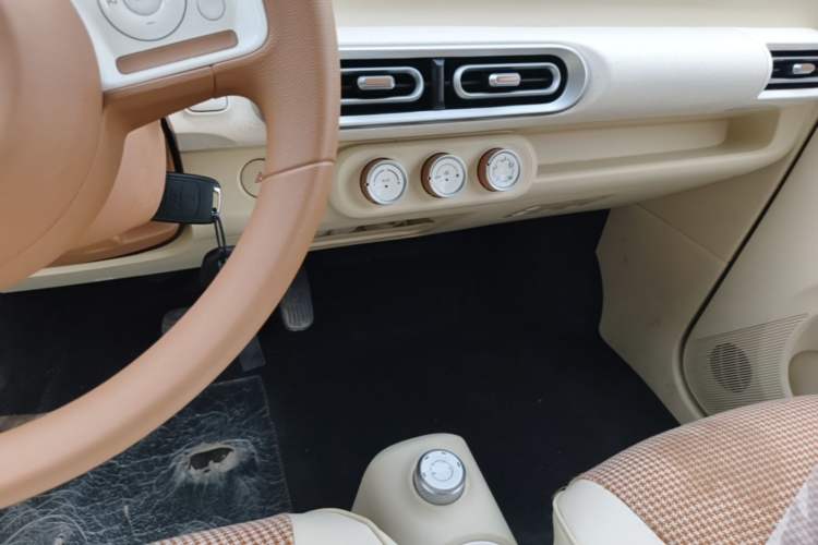 Used Wuling Hongguang MINIEV 2024 3rd Generation 215km Youth Edition Audio And AC Panel
