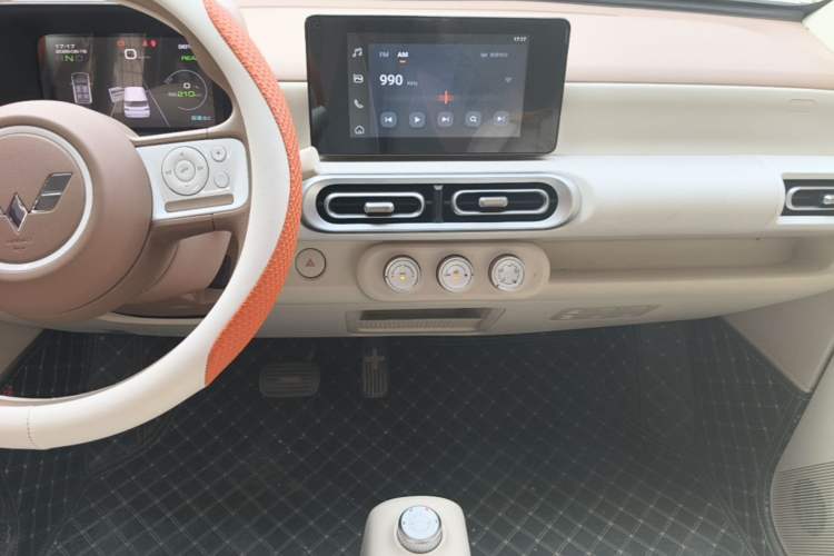Used Wuling Hongguang MINIEV 2024 3rd Generation 215km Advanced Version Audio And AC Panel