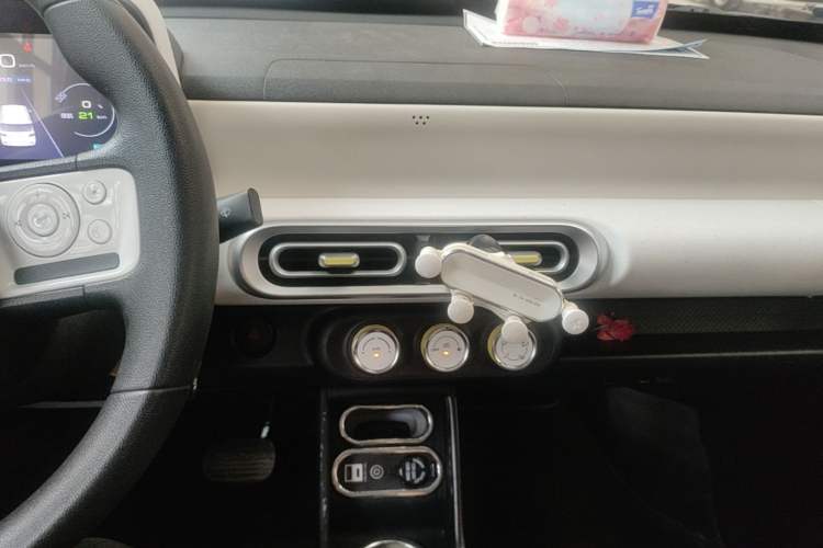 Used Wuling Hongguang MINIEV 2024 3rd Generation 215km Youth Edition Audio And AC Panel