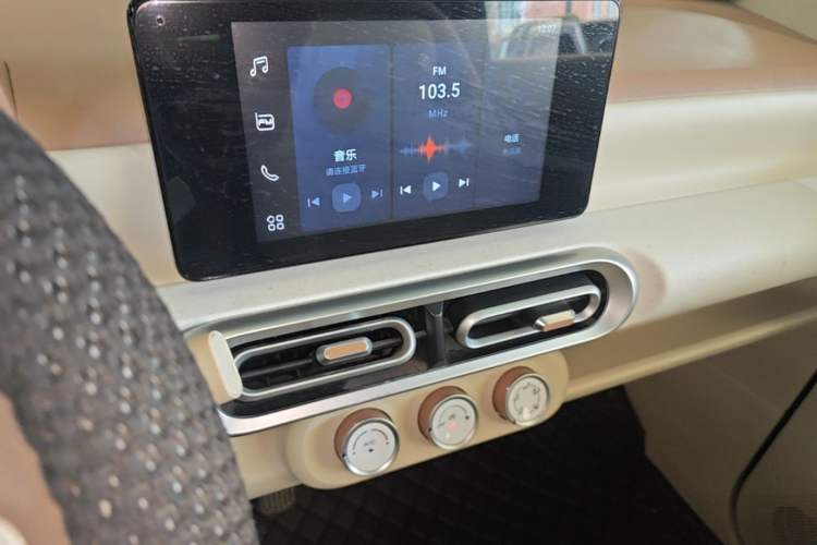 Used Wuling Hongguang MINIEV 2024 3rd Generation 215km Advanced Version Audio And AC Panel