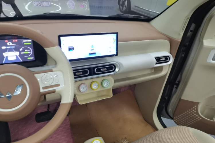 Used Wuling Hongguang MINIEV 2024 3rd Generation 215km Youth Edition Audio And AC Panel