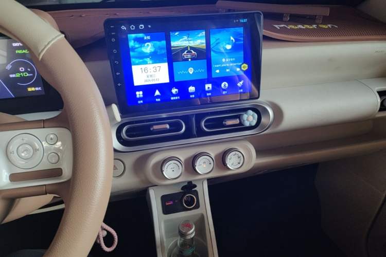 Used Wuling Hongguang MINIEV 2024 3rd Generation 215km Youth Edition Audio And AC Panel