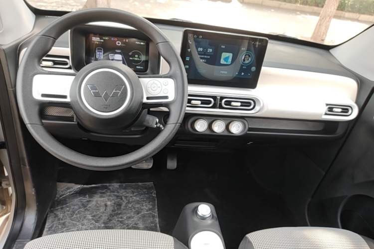Used Wuling Hongguang MINIEV 2024 3rd Generation 215km Youth Edition Audio And AC Panel