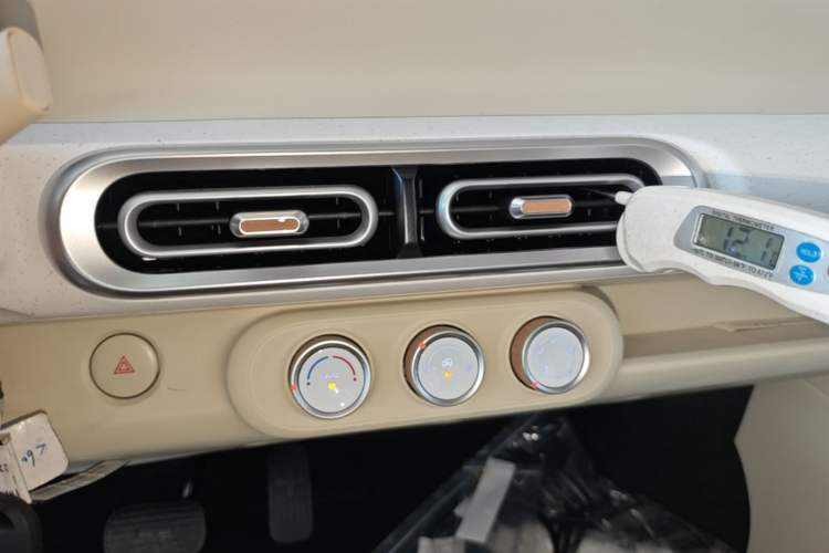 Used Wuling Hongguang MINIEV 2024 3rd Generation 215km Youth Edition Audio And AC Panel