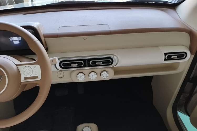 Used Wuling Hongguang MINIEV 2024 3rd Generation 215km Youth Edition Audio And AC Panel