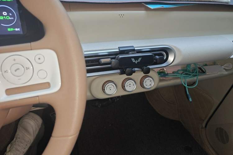 Used Wuling Hongguang MINIEV 2024 3rd Generation 215km Youth Edition Audio And AC Panel