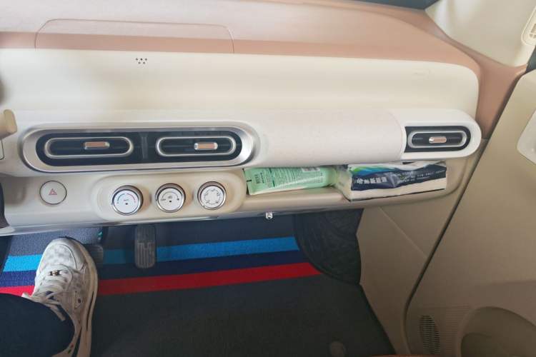 Used Wuling Hongguang MINIEV 2024 3rd Generation 215km Youth Edition Audio And AC Panel