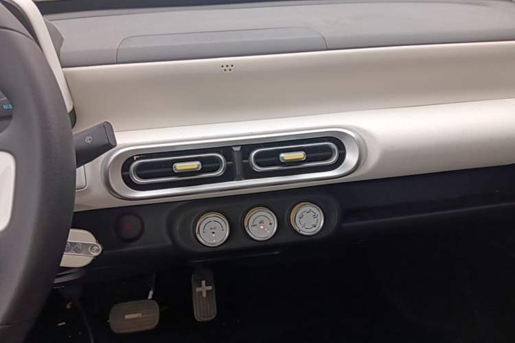Used Wuling Hongguang MINIEV 2024 3rd Generation 120 km Audio And AC Panel