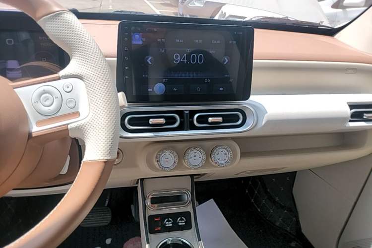 Used Wuling Hongguang MINIEV 2024 3rd Generation 215km Youth Edition Audio And AC Panel