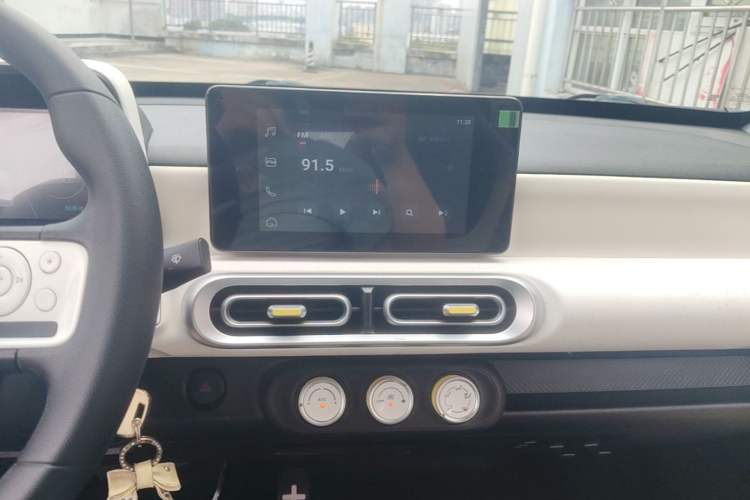 Used Wuling Hongguang MINIEV 2024 3rd Generation 215km Advanced Version Audio And AC Panel