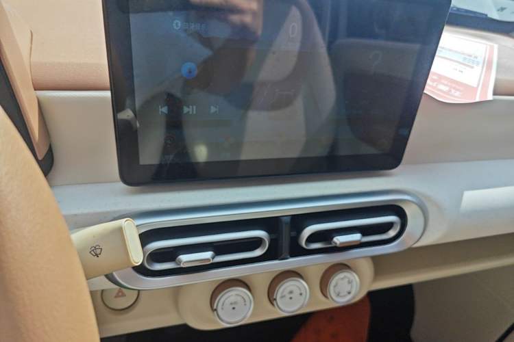 Used Wuling Hongguang MINIEV 2024 3rd Generation 215km Youth Edition Audio And AC Panel