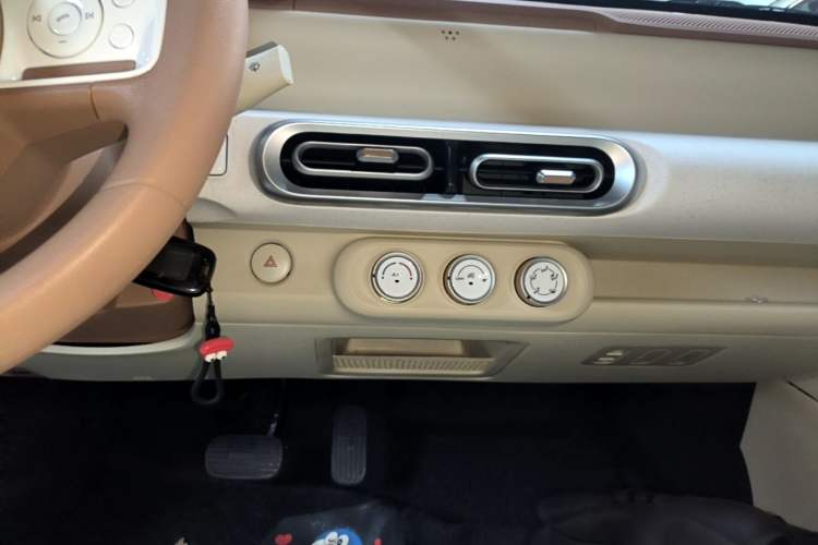 Used Wuling Hongguang MINIEV 2024 3rd Generation 215km Youth Edition Audio And AC Panel