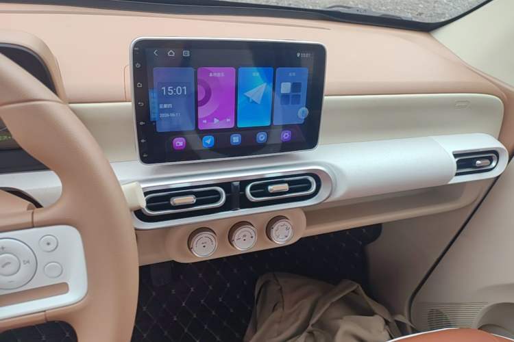 Used Wuling Hongguang MINIEV 2024 3rd Generation 215km Youth Edition Audio And AC Panel