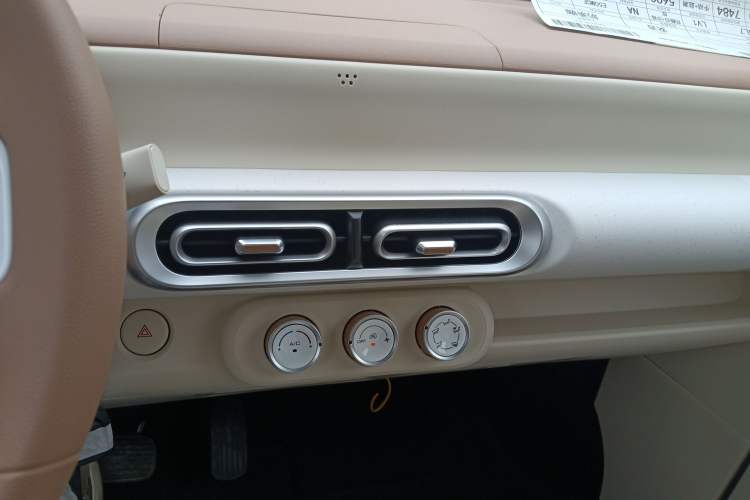 Used Wuling Hongguang MINIEV 2024 3rd Generation 215km Youth Edition Audio And AC Panel