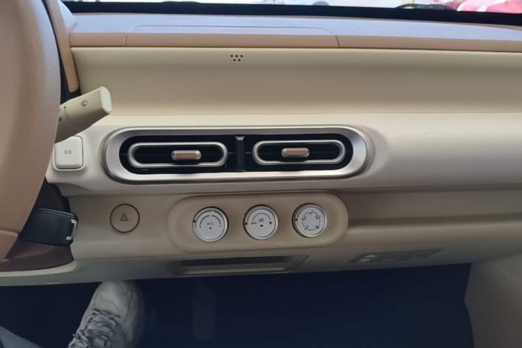 Used Wuling Hongguang MINIEV 2024 3rd Generation 215km Youth Edition Audio And AC Panel