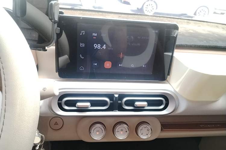 Used Wuling Hongguang MINIEV 2024 3rd Generation 215km Advanced Version Audio And AC Panel