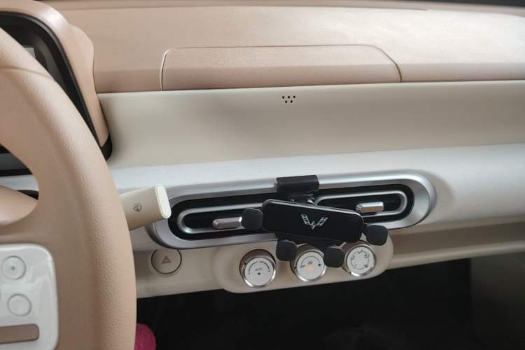 Used Wuling Hongguang MINIEV 2024 3rd Generation 215km Youth Edition Audio And AC Panel
