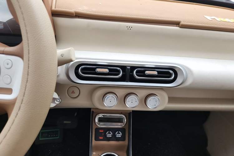 Used Wuling Hongguang MINIEV 2024 3rd Generation 170 km Audio And AC Panel