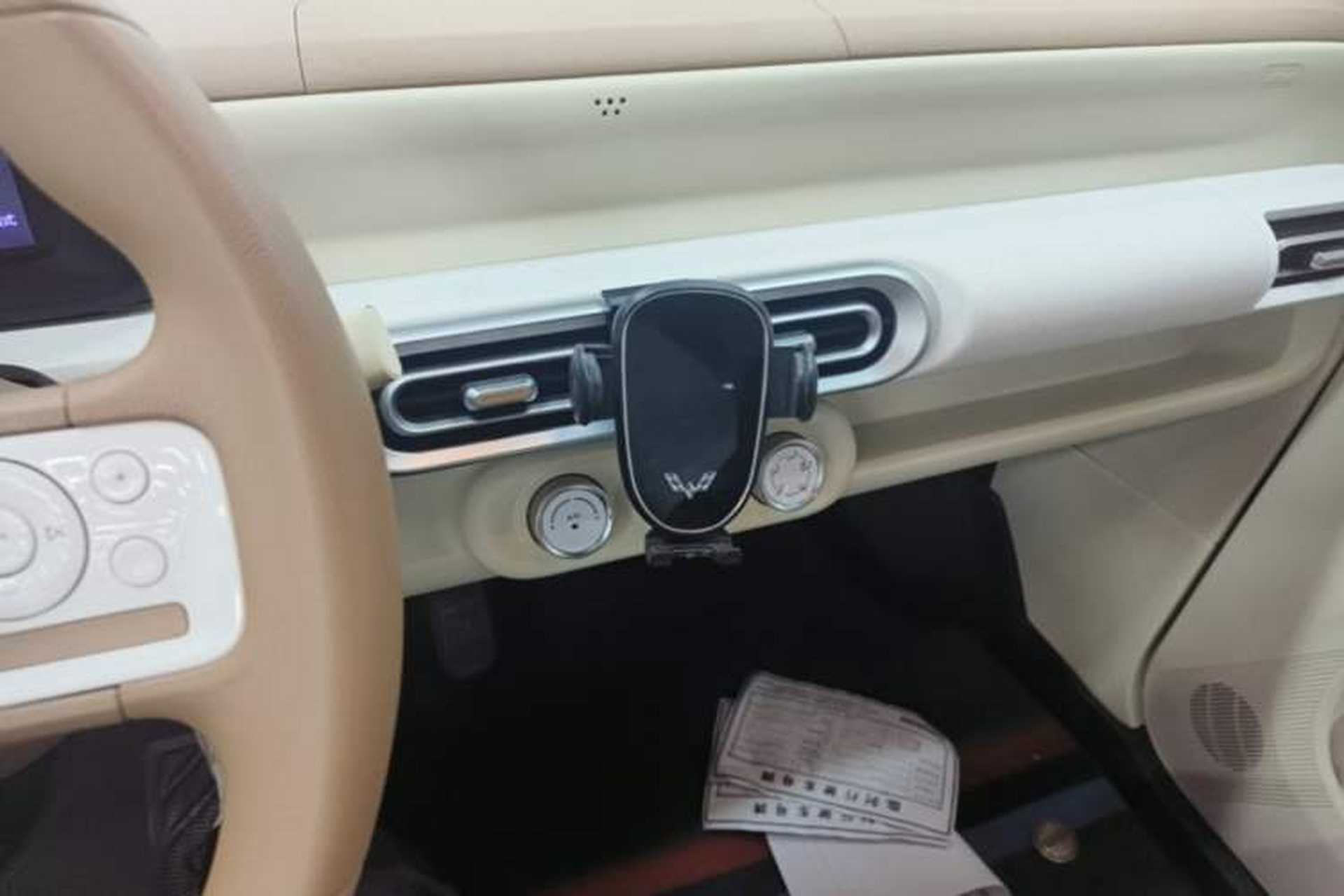 Used Wuling Hongguang MINIEV 2024 3rd Generation 215km Youth Edition Audio And AC Panel