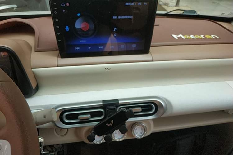 Used Wuling Hongguang MINIEV 2024 3rd Generation 215km Youth Edition Audio And AC Panel