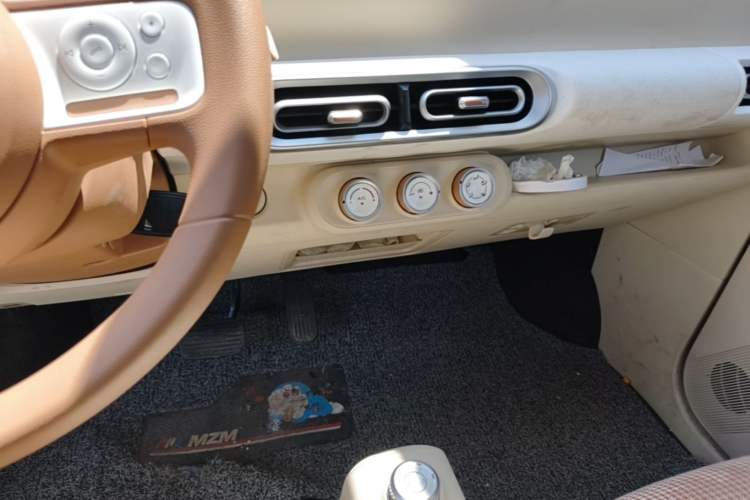 Used Wuling Hongguang MINIEV 2024 3rd Generation 215km Youth Edition Audio And AC Panel