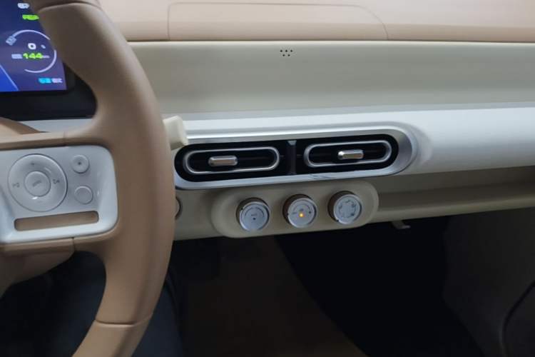Used Wuling Hongguang MINIEV 2024 3rd Generation 215km Youth Edition Audio And AC Panel