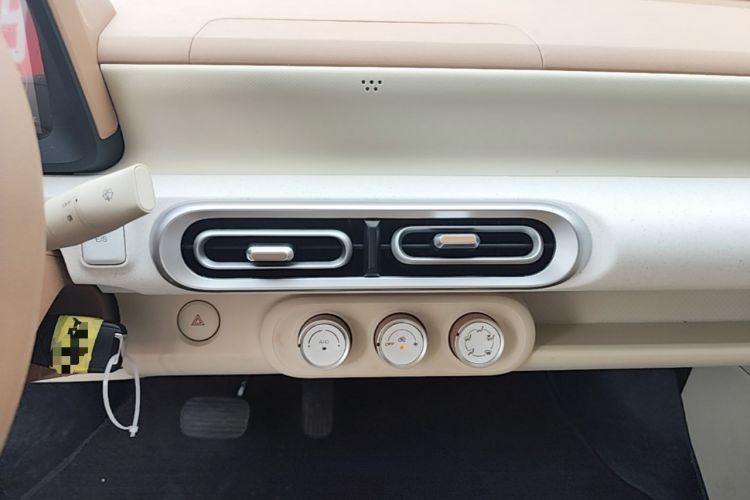 Used Wuling Hongguang MINIEV 2024 3rd Generation 215km Youth Edition Audio And AC Panel
