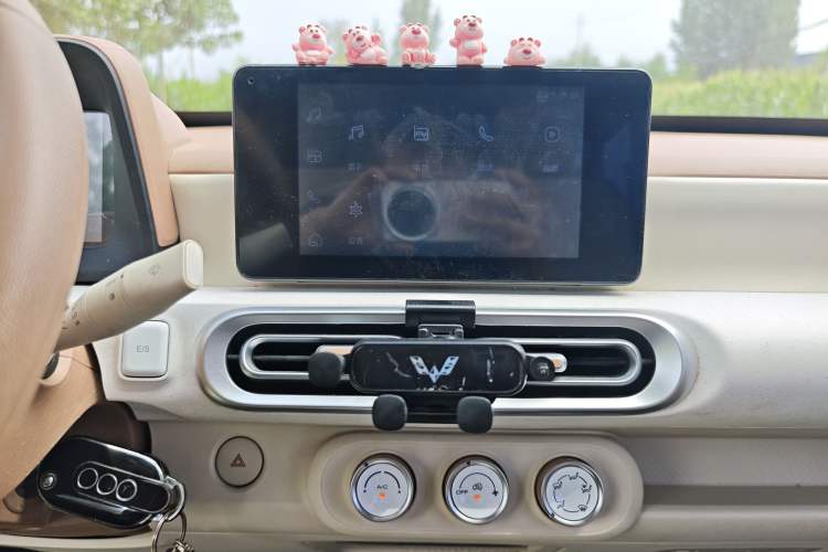 Used Wuling Hongguang MINIEV 2024 3rd Generation 215km Advanced Version Audio And AC Panel