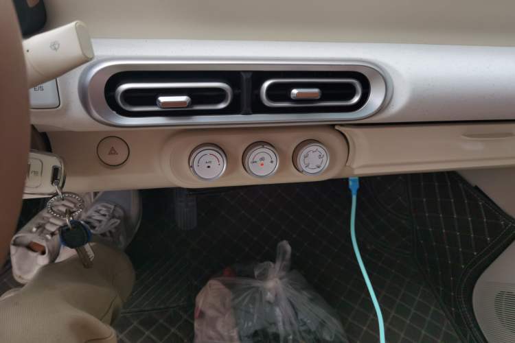 Used Wuling Hongguang MINIEV 2024 3rd Generation 215km Youth Edition Audio And AC Panel