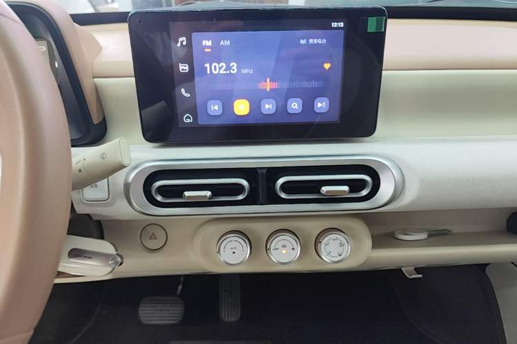 Used Wuling Hongguang MINIEV 2024 3rd Generation 215km Advanced Version Audio And AC Panel