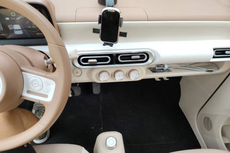 Used Wuling Hongguang MINIEV 2024 3rd Generation 215km Youth Edition Audio And AC Panel
