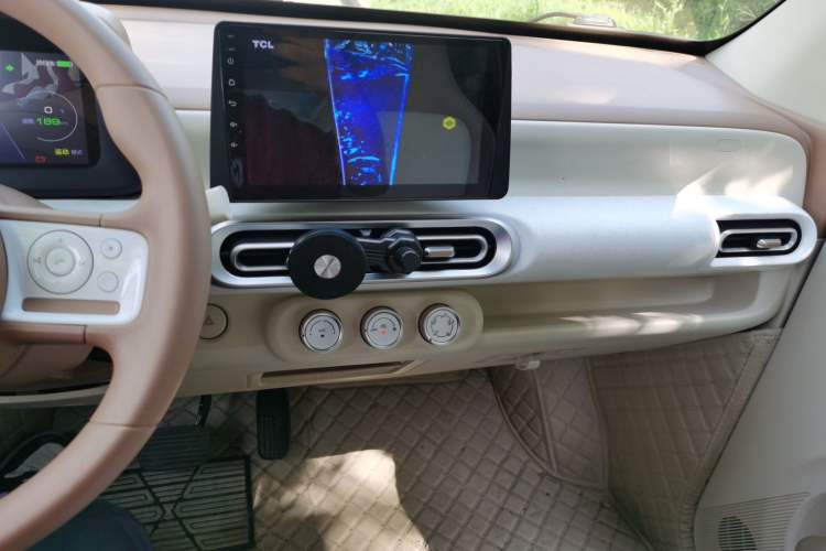 Used Wuling Hongguang MINIEV 2024 3rd Generation 215km Youth Edition Audio And AC Panel