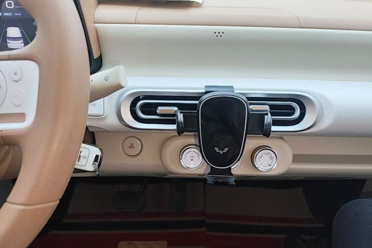 Used Wuling Hongguang MINIEV 2024 3rd Generation 215km Youth Edition Audio And AC Panel