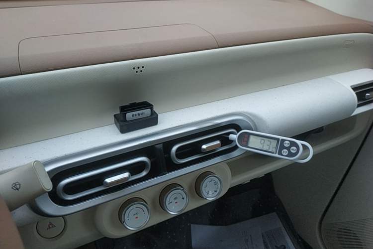 Used Wuling Hongguang MINIEV 2024 3rd Generation 215km Youth Edition Audio And AC Panel