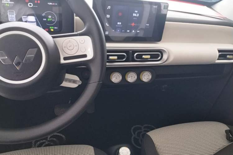 Used Wuling Hongguang MINIEV 2024 3rd Generation 215km Advanced Version Audio And AC Panel
