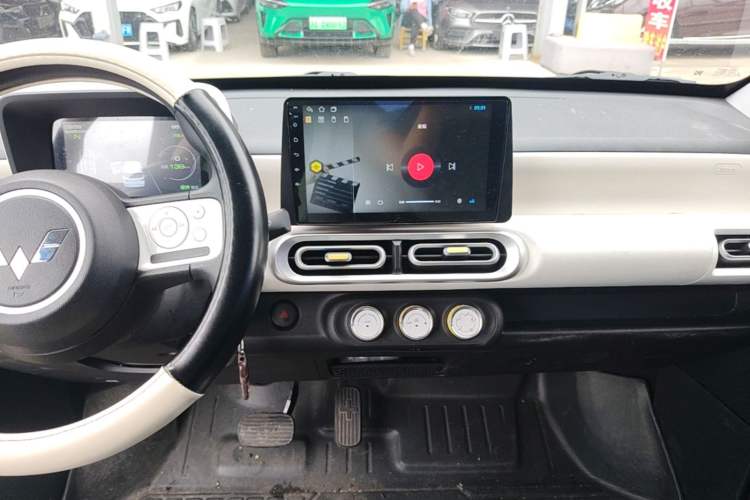 Used Wuling Hongguang MINIEV 2024 3rd Generation 215km Youth Edition Audio And AC Panel