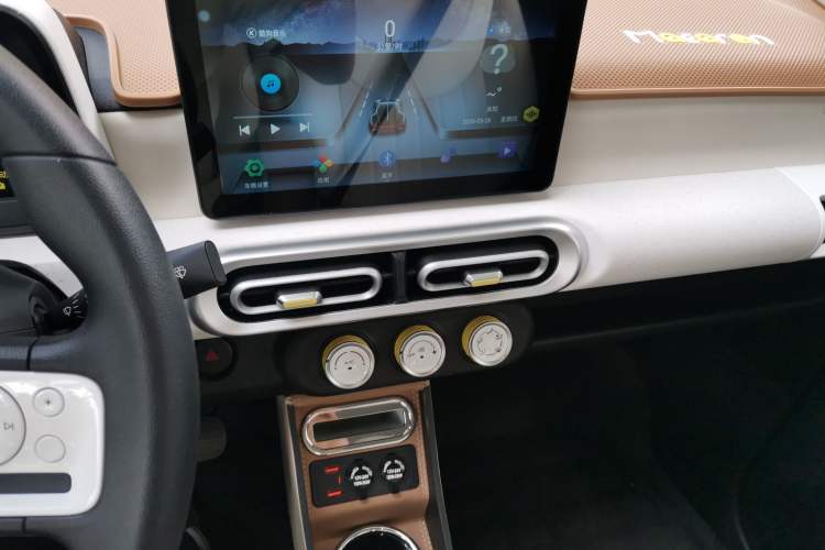 Used Wuling Hongguang MINIEV 2024 3rd Generation 215km Youth Edition Audio And AC Panel