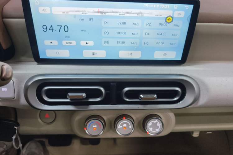 Used Wuling Hongguang MINIEV 2024 3rd Generation 215km Youth Edition Audio And AC Panel