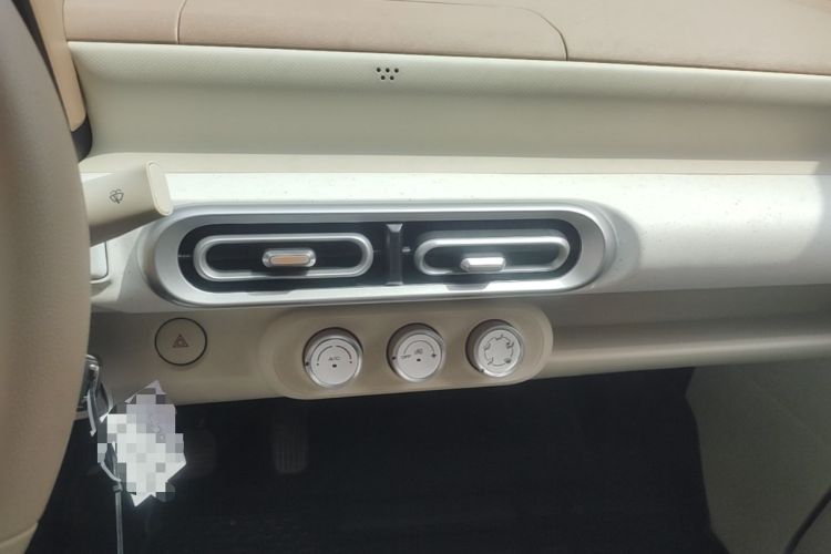 Used Wuling Hongguang MINIEV 2024 3rd Generation 215km Youth Edition Audio And AC Panel