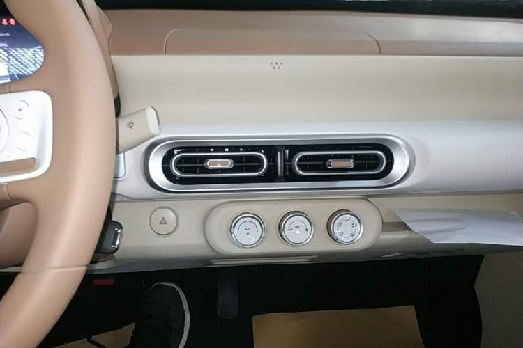 Used Wuling Hongguang MINIEV 2024 3rd Generation 215km Youth Edition Audio And AC Panel