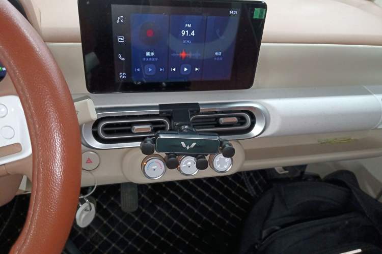 Used Wuling Hongguang MINIEV 2024 3rd Generation 215km Advanced Version Audio And AC Panel