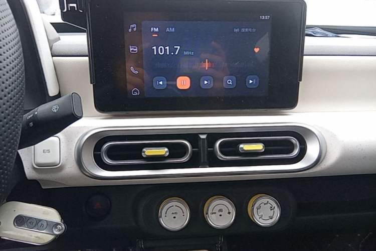 Used Wuling Hongguang MINIEV 2024 3rd Generation 215km Advanced Version Audio And AC Panel