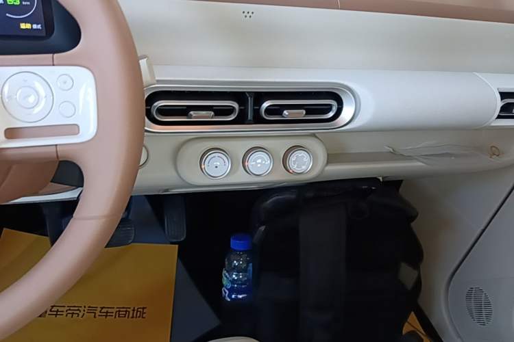 Used Wuling Hongguang MINIEV 2024 3rd Generation 215km Youth Edition Audio And AC Panel