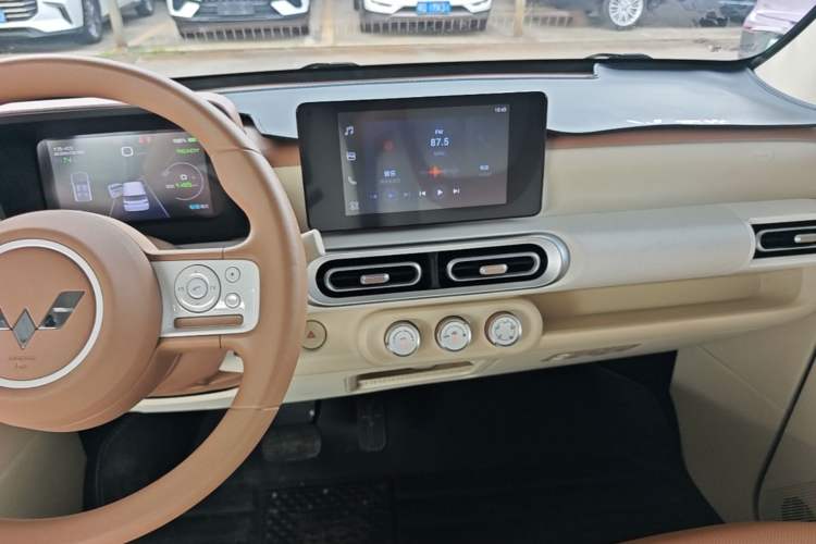 Used Wuling Hongguang MINIEV 2024 3rd Generation 215km Advanced Version Audio And AC Panel